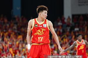 媒体人：孙铭徽忍着疼痛强行复出 旧伤+新伤让他每天都要吃止疼药