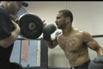 有点东西啊😮绿军主帅马祖拉近日和MMA教练一起练格斗