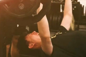 普渡大学晒💪力量训练视频 郇斯楠入镜